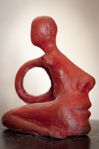 Visage posé : sculpture béton