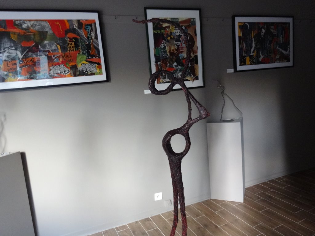 Cris, rires et chuchotements : sculpture béton