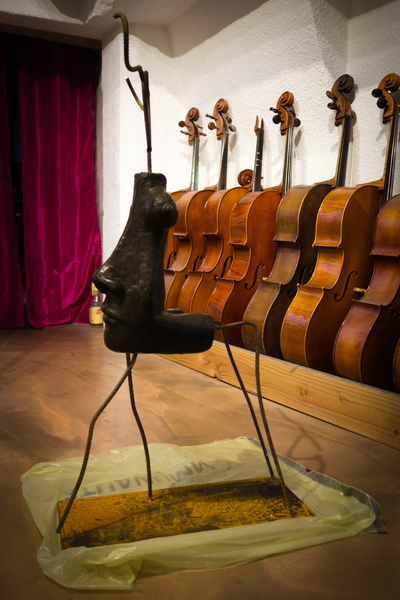 sculpture en béton et fer