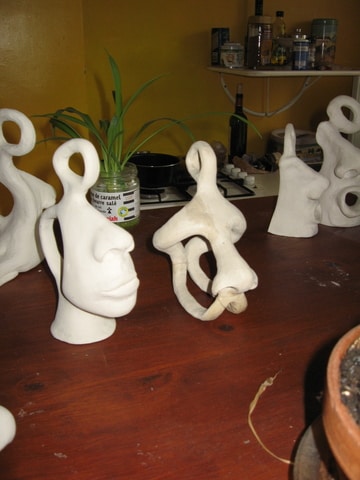 sculptures
				terre : photo d'atelier